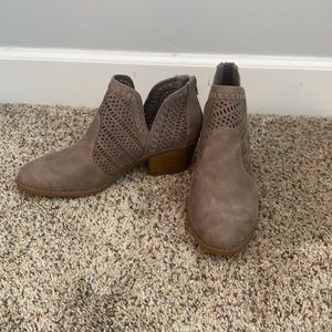 Fergalicious Betrayal Doe Booties